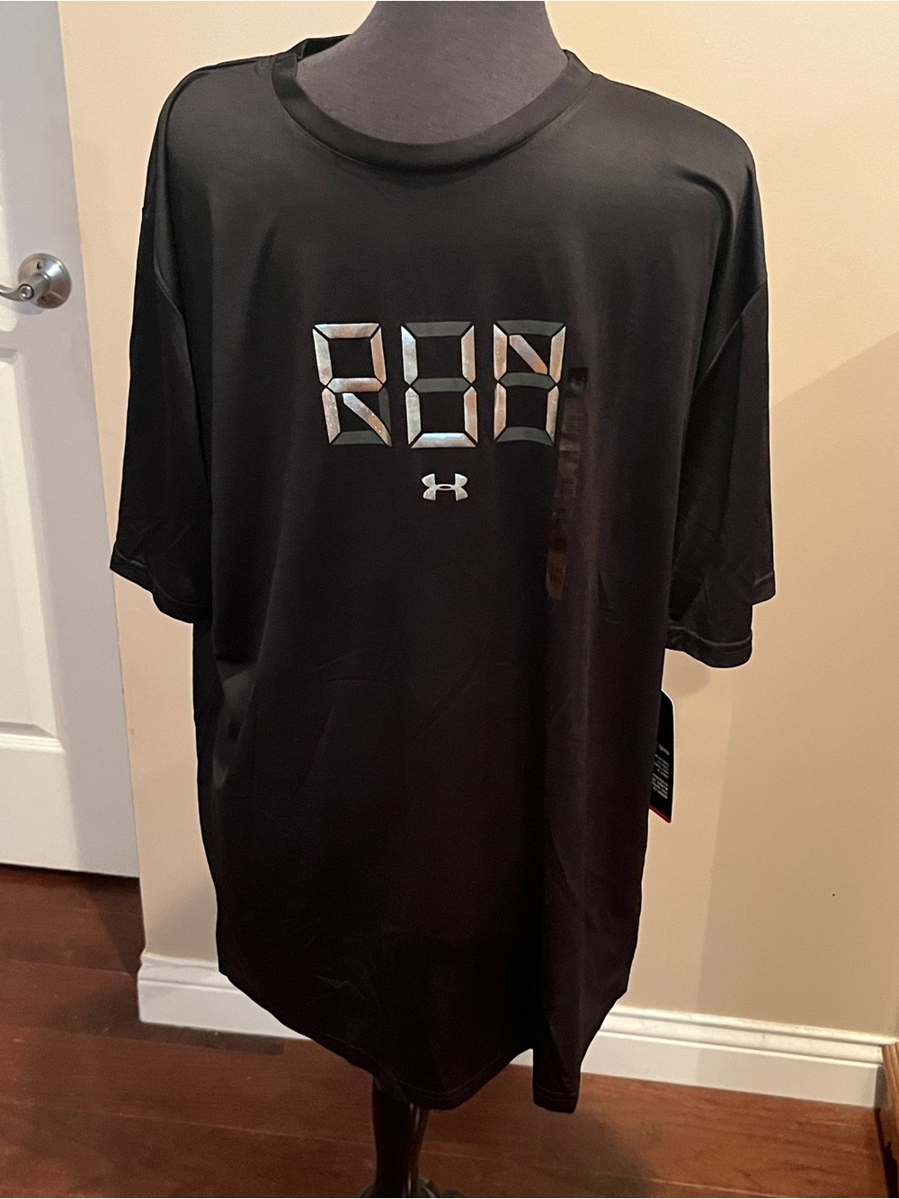 Under Armour Men’s Black Performance Tee with Reflective Digital Chest Graphic -